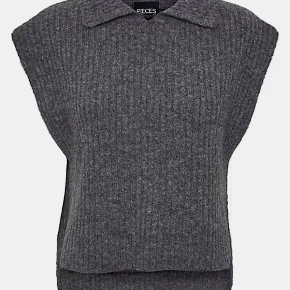 Pieces Hanni Spread-Collar Rib-Knit Poncho  grey sweater vest
